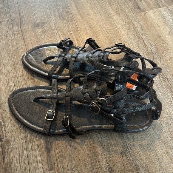 REACTION BY KENNETH COLE DARK BROWN SANDALS (9.5) - Picture 2 of 6